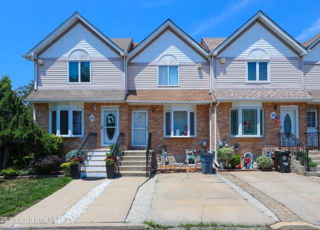 Property at 42 Westport Ln Ln, Staten Island, NY 10314, 2 beds, 1.5 baths