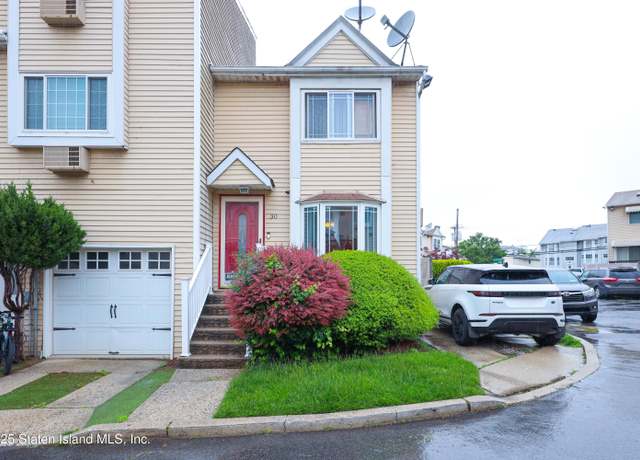Property at 30 Northport Ln, Staten Island, NY 10314, 2 beds, 1.5 baths