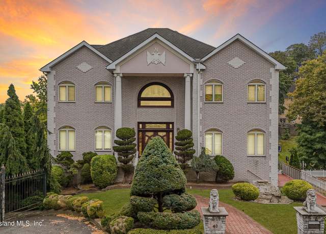 Property at 40 Jenna Ln, Staten Island, NY 10304, 4 beds, 6 baths
