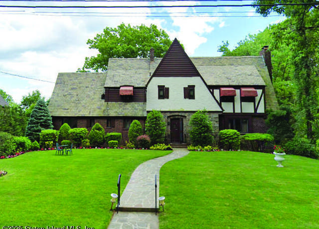 Property at 26 Emerson Ave, Staten Island, NY 10301, 5 beds, 3.5 baths