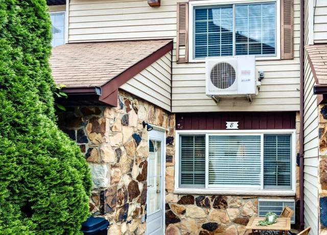 Property at 8 Croft Ct, Staten Island, NY 10306, 2 beds, 1.5 baths