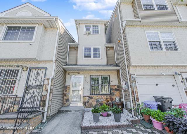 Property at 119 Skyline Dr, Staten Island, NY 10304, 3 beds, 2.5 baths