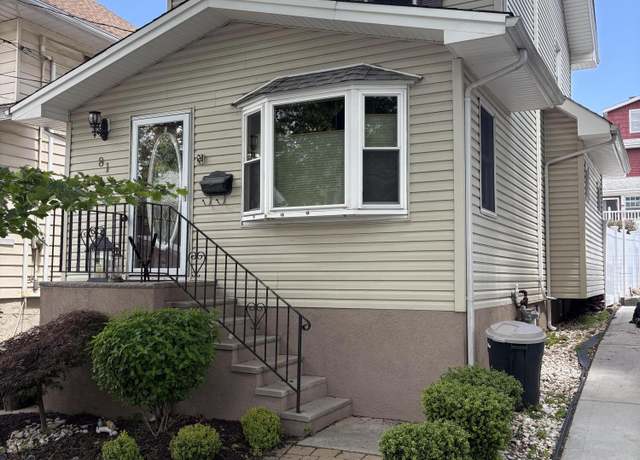 Property at 81 Winthrop Pl, Staten Island, NY 10314, 2 beds, 1.5 baths
