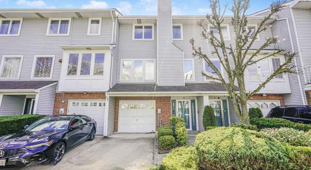 Photo of 140 Commodore Dr, Staten Island, NY 10309
