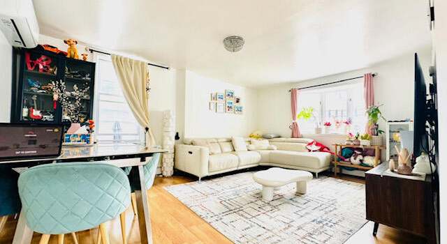 Photo of 255 St. Mary's Ave, Staten Island, NY 10305