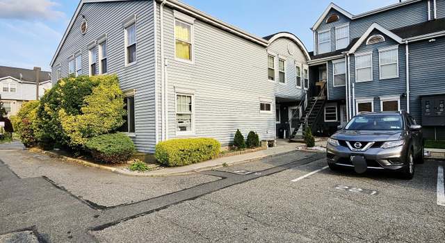 Photo of 221 Pond Way Unit A, Staten Island, NY 10303