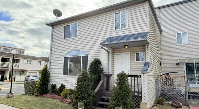Photo of 36 Winding Woods Loop, Staten Island, NY 10307