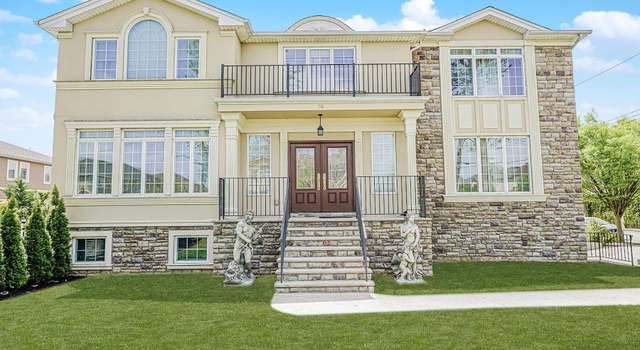 Photo of 70 Bayside Ln, Staten Island, NY 10309