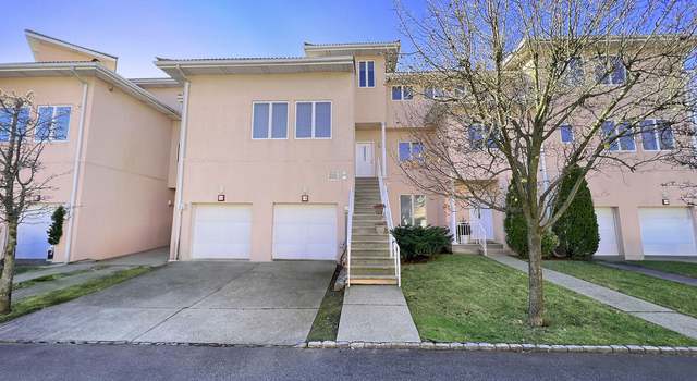 Photo of 18 Harbour Ct, Staten Island, NY 10308