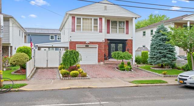 Photo of 476 Willow Rd W, Staten Island, NY 10314
