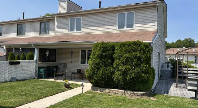 Property at 30 Regis Dr #76, Staten Island, NY 10314, 3 beds, 2 baths