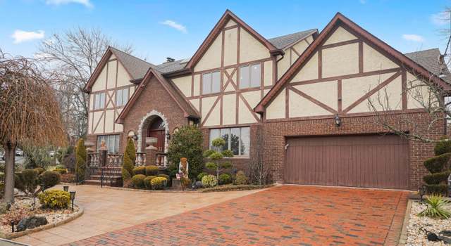 Photo of 19 Luna Cir, Staten Island, NY 10312