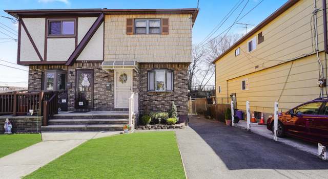 Photo of 688 N Railroad Ave, Staten Island, NY 10304