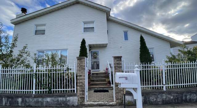 Photo of 70 Manchester Dr, Staten Island, NY 10312