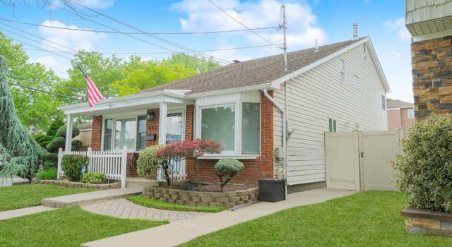 Photo of 682 Barlow Ave, Staten Island, NY 10312