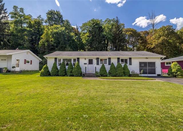 Property at 112 Oakridge Dr, Geddes, NY 13209, 3 beds, 1 bath