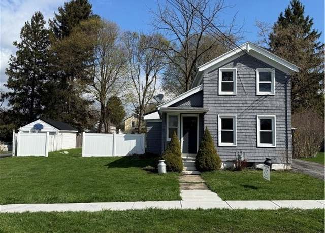 Property at 75 Bradford St, Auburn, NY 13021, 3 beds, 1 bath