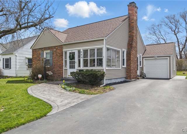 Property at 209 Oaklawn Dr, Irondequoit, NY 14617, 4 beds, 1 bath
