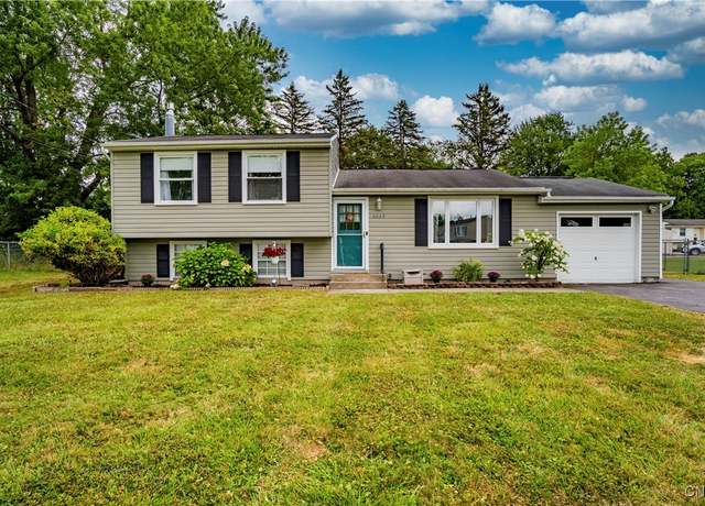 Property at 5039 Briarledge Rd, Clay, NY 13212, 3 beds, 2 baths