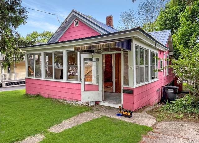 Property at 102 Milton Ave, Syracuse, NY 13204, 3 beds, 1 bath