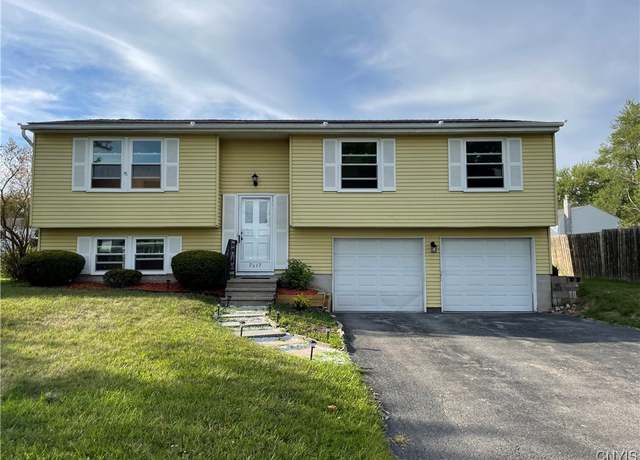 Property at 7617 Fitzpatrick Dr, Clay, NY 13088, 3 beds, 2.5 baths
