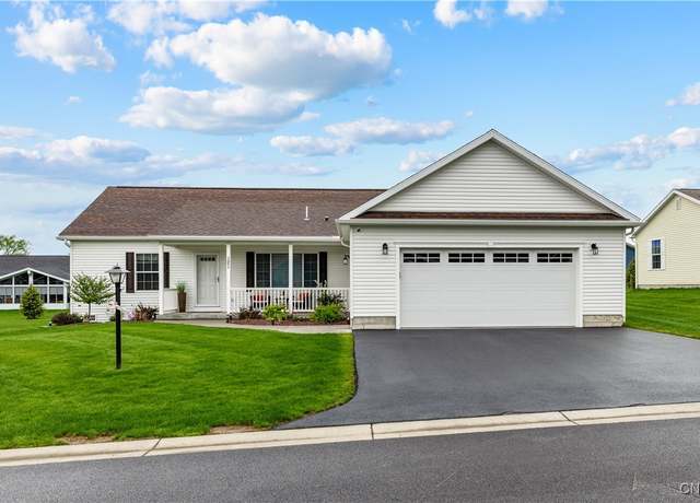Property at 121 Woods Edge Dr, New Hartford, NY 13323, 3 beds, 1.5 baths