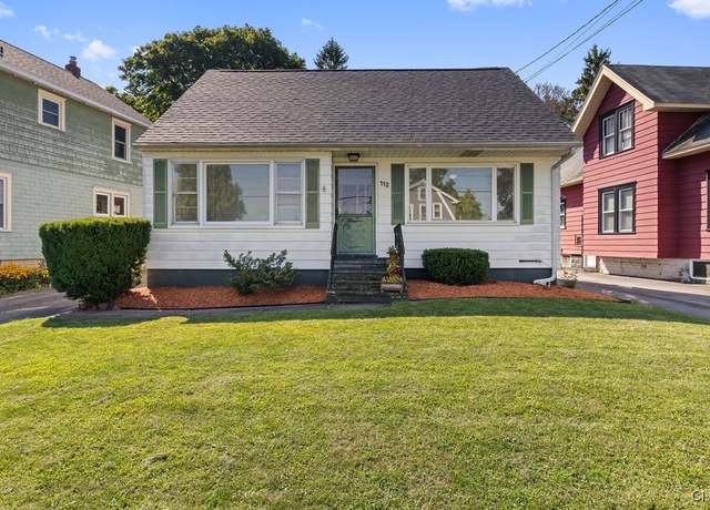 Property at 112 Hamden Dr, Salina, NY 13208, 3 beds, 2 baths