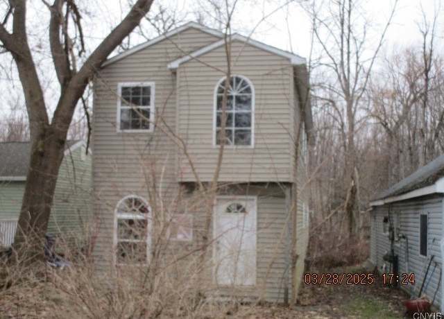 Property at 6996 Lakeshore Rd, Cicero, NY 13039, 3 beds, 2 baths