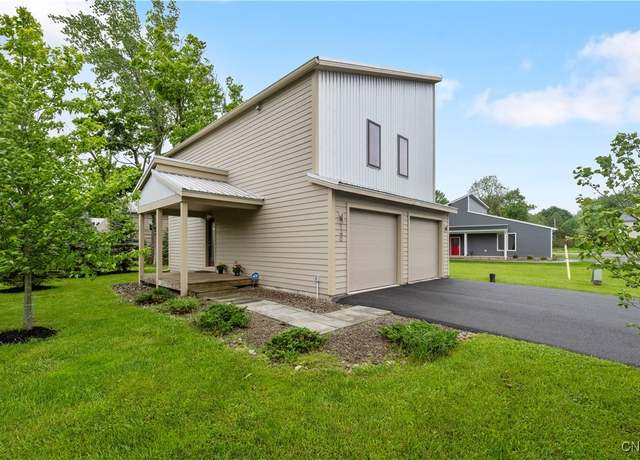 Property at 140 Xavier Cir, Syracuse, NY 13210, 2 beds, 2 baths