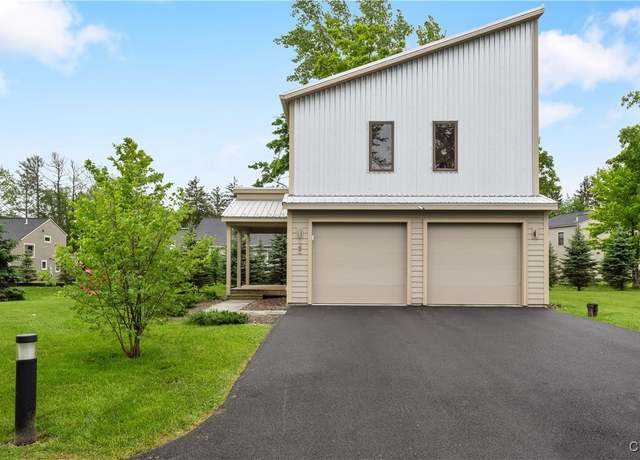 Property at 140 Xavier Cir, Syracuse, NY 13210, 2 beds, 2 baths