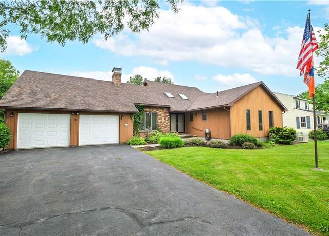 Property at 22 Lilac Ln, Oswego-city, NY 13126, 3 beds, 2.5 baths
