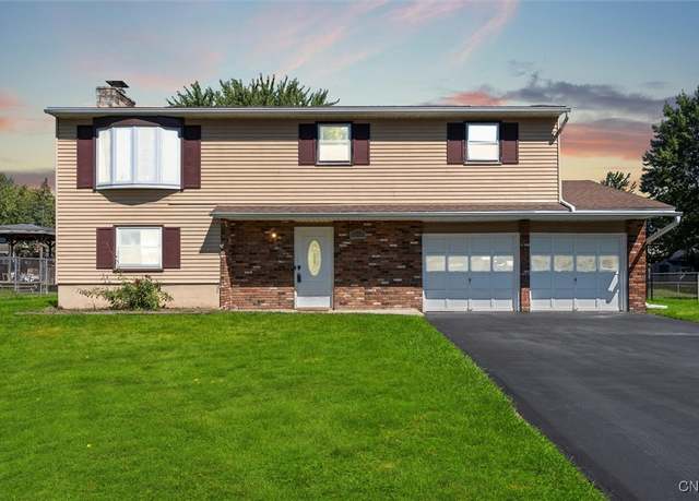 Property at 8050 Evesborough Dr, Clay, NY 13041, 3 beds, 1.5 baths