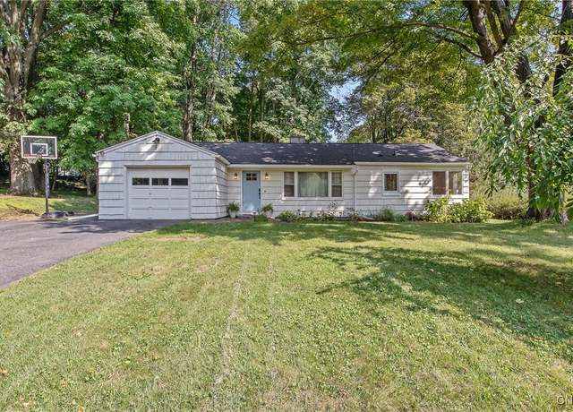 Property at 135 Edgemere Ln, Manlius, NY 13066, 3 beds, 2 baths