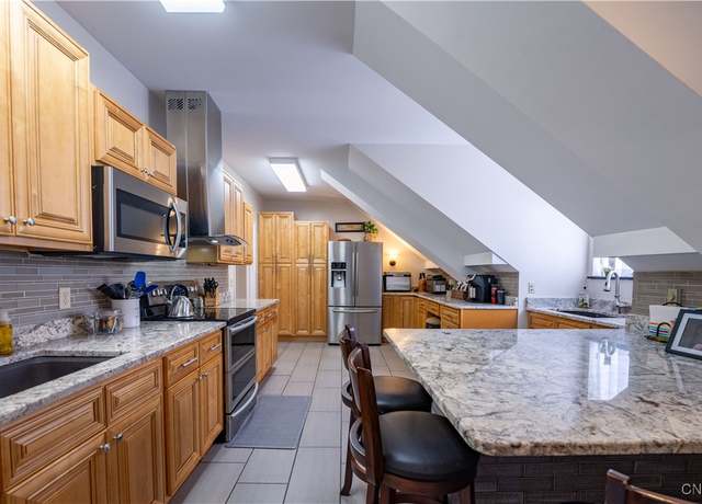 Property at 10 Foery Dr. # 404, Utica, NY 13501, 3 beds, 2.5 baths