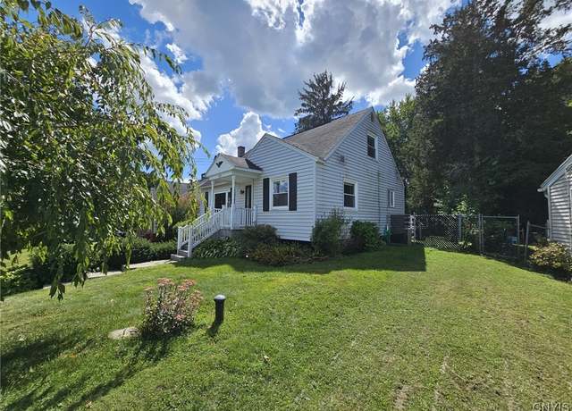 Property at 112 Stockton Pl, Camillus, NY 13219, 3 beds, 1.5 baths