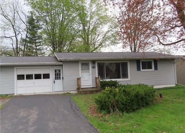 Property at 114 Cranberry Dr, Salina, NY 13088, 3 beds, 1 bath
