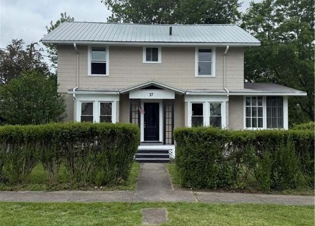 Property at 37 Peacock St, Auburn, NY 13021, 3 beds, 1 bath