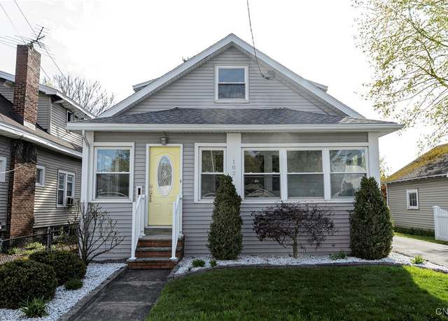 Property at 102 Wayland Rd, Salina, NY 13208, 4 beds, 2 baths