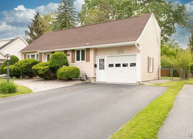 Property at 200 Forest Dr, Cicero, NY 13212, 4 beds, 2 baths