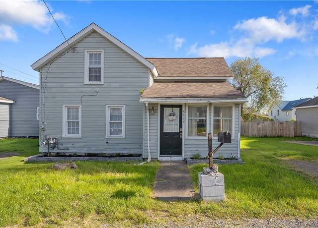 Property at 5435 Baldwin St, Cicero, NY 13029, 2 beds, 1.5 baths