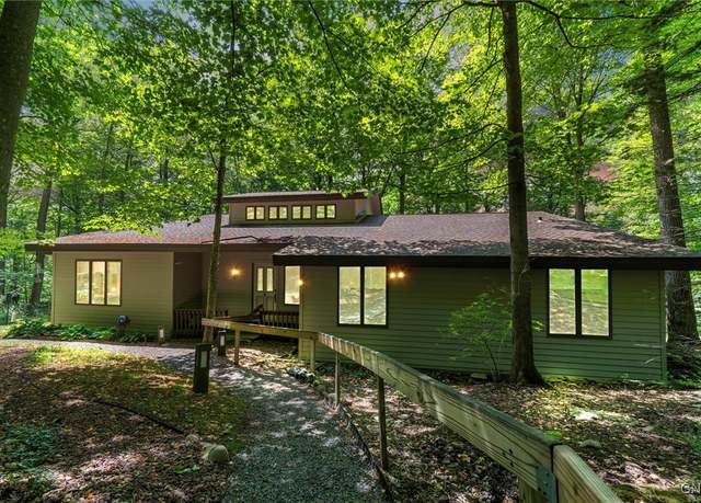 Property at 6837 Henderson Rd, Pompey, NY 13078, 3 beds, 2.5 baths