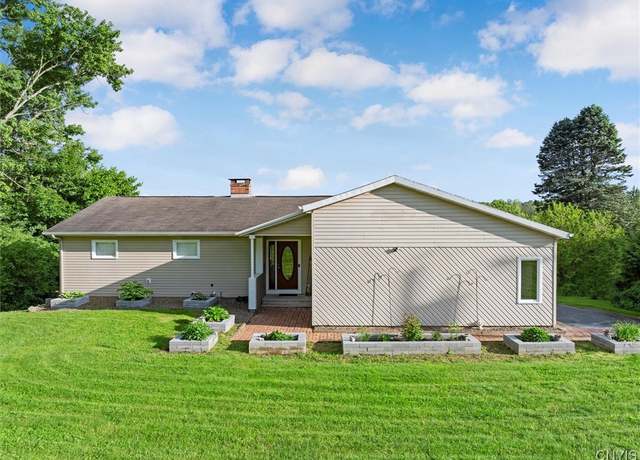 Property at 1404 Riverbend Dr, Lysander, NY 13027, 3 beds, 2.5 baths