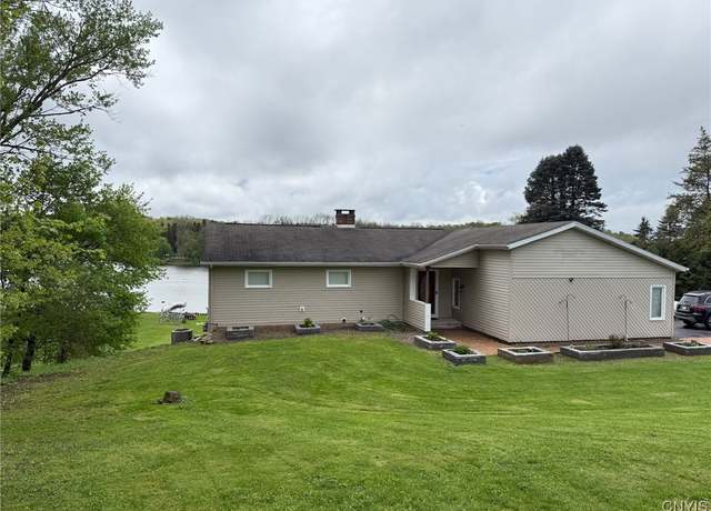 Property at 1404 Riverbend Dr, Lysander, NY 13027, 3 beds, 2.5 baths