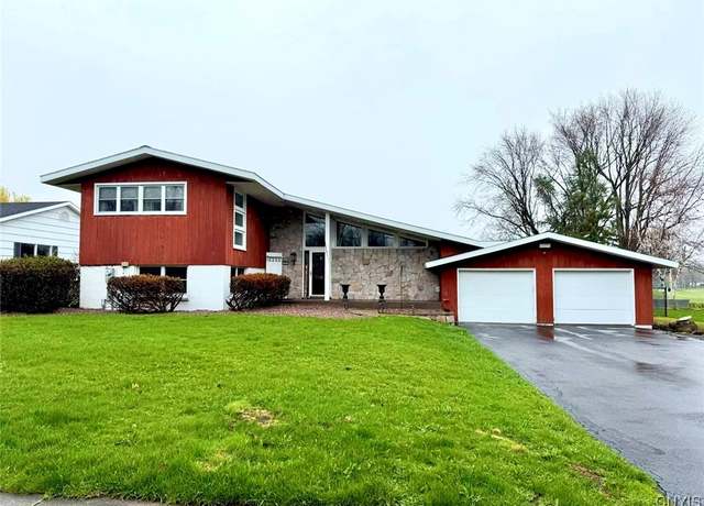 Property at 450 Harris Dr, Watertown-city, NY 13601, 4 beds, 2.5 baths