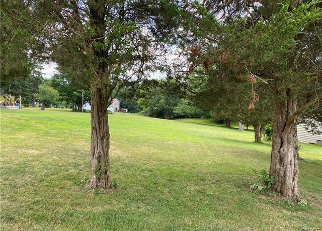 Property at 305 Meyers Rd, Salina, NY 13088, 2.5 baths