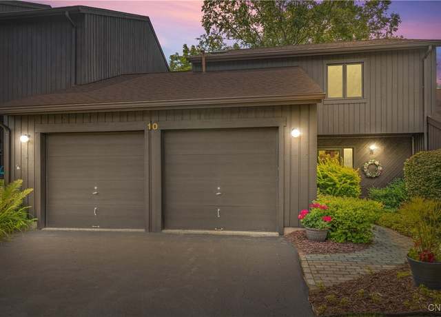 Property at 10 Fawn Rdg, Manlius, NY 13104, 2 beds, 2.5 baths