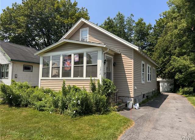 Property at 1312 Kellogg Ave, Utica, NY 13502, 4 beds, 1 bath