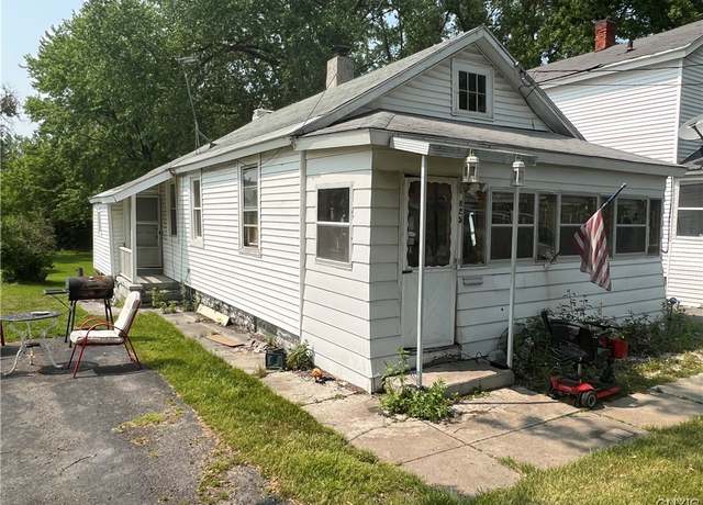 Property at 825 E Hiawatha Blvd Unit |, Syracuse, NY 13208, 2 beds, 1 bath