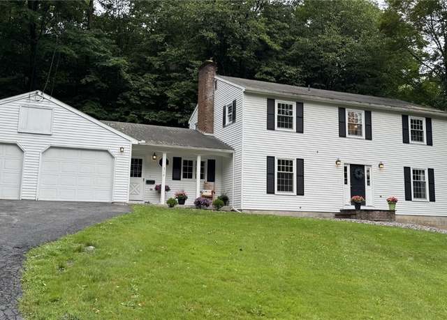 Property at 316 Broadview Dr, Syracuse, NY 13215, 4 beds, 2.5 baths