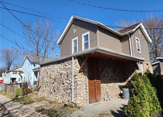 Property at 110 Lacy Pl, Syracuse, NY 13208, 3 beds, 1 bath